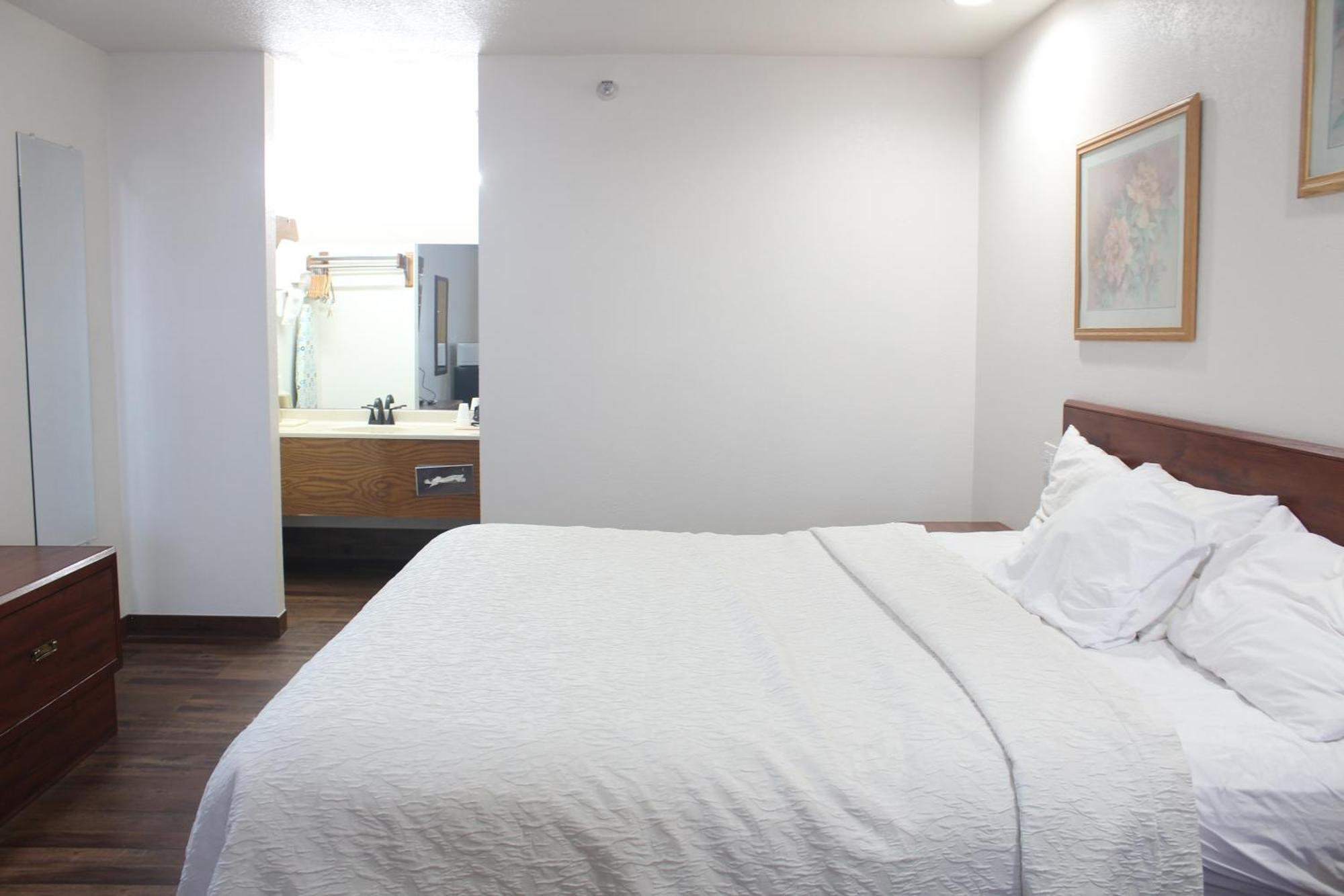 טוקומקארי Rodeway Inn מראה חיצוני תמונה
