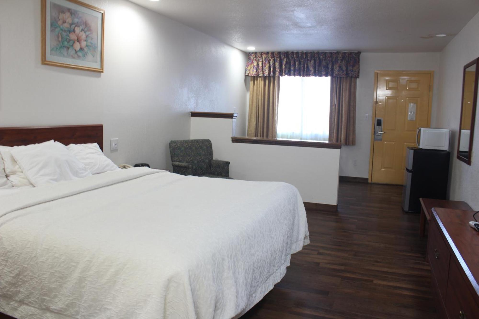 טוקומקארי Rodeway Inn מראה חיצוני תמונה