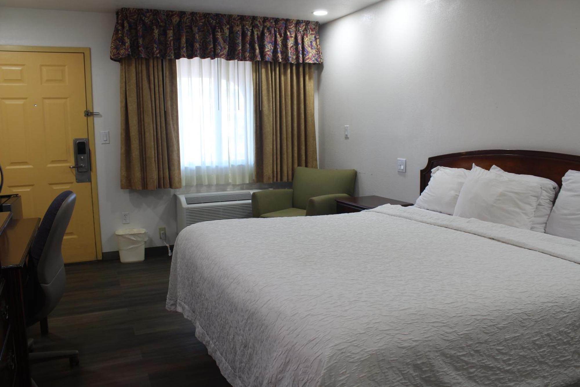 טוקומקארי Rodeway Inn מראה חיצוני תמונה