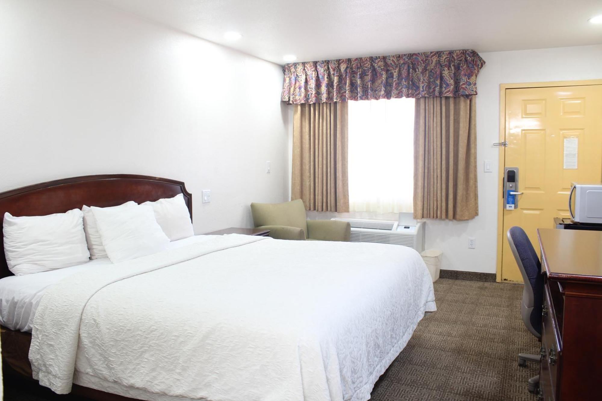 טוקומקארי Rodeway Inn מראה חיצוני תמונה