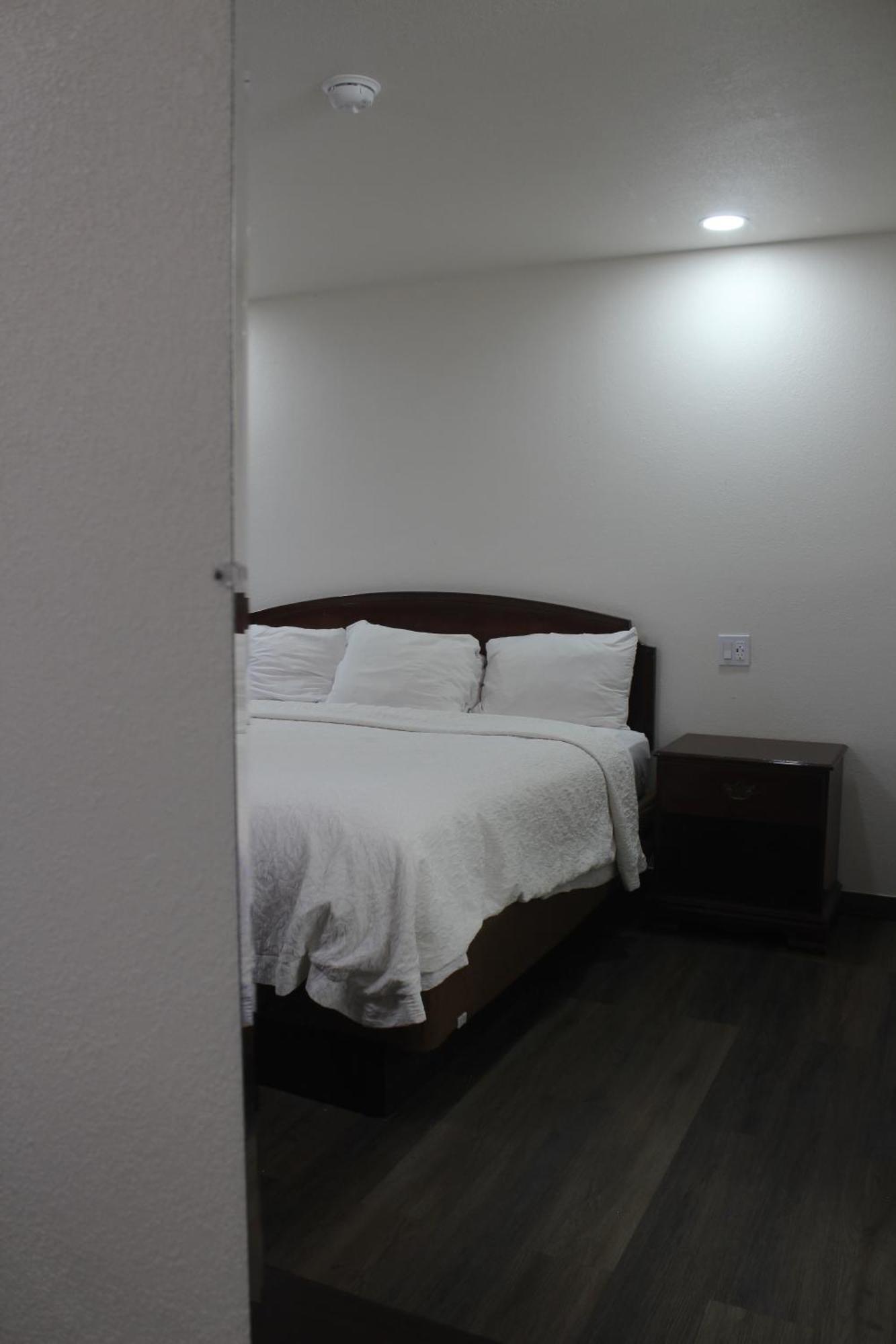 טוקומקארי Rodeway Inn מראה חיצוני תמונה