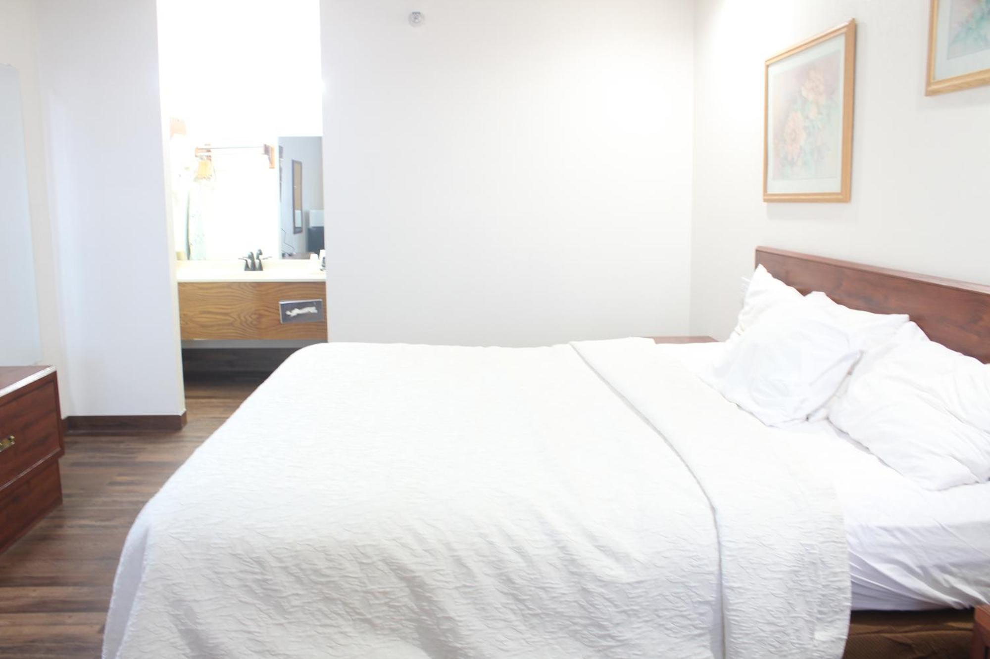 טוקומקארי Rodeway Inn מראה חיצוני תמונה