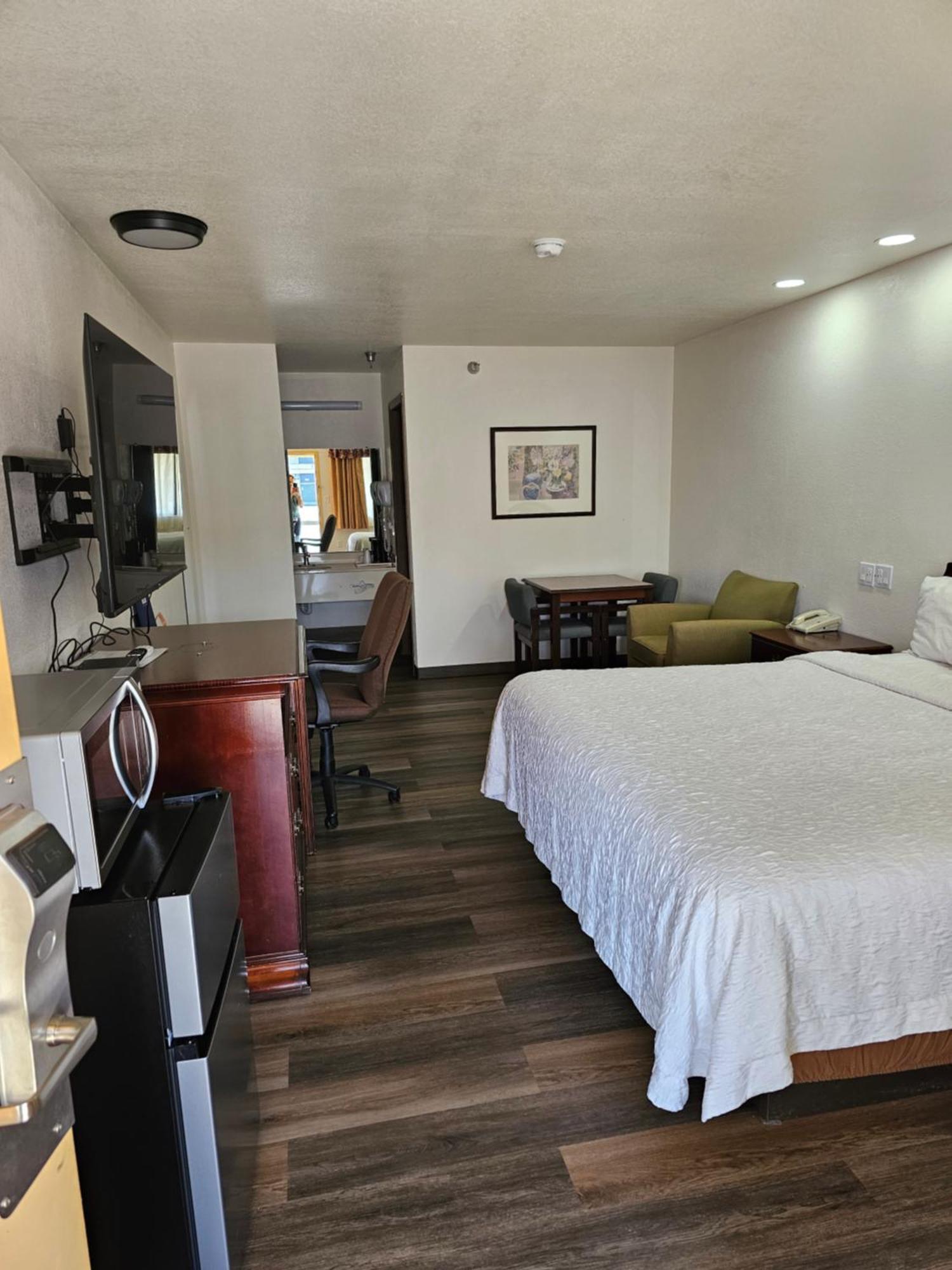 טוקומקארי Rodeway Inn מראה חיצוני תמונה