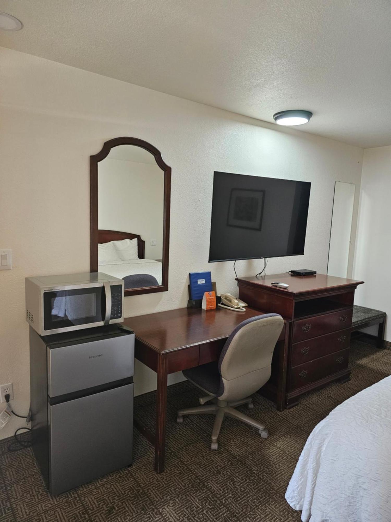 טוקומקארי Rodeway Inn מראה חיצוני תמונה