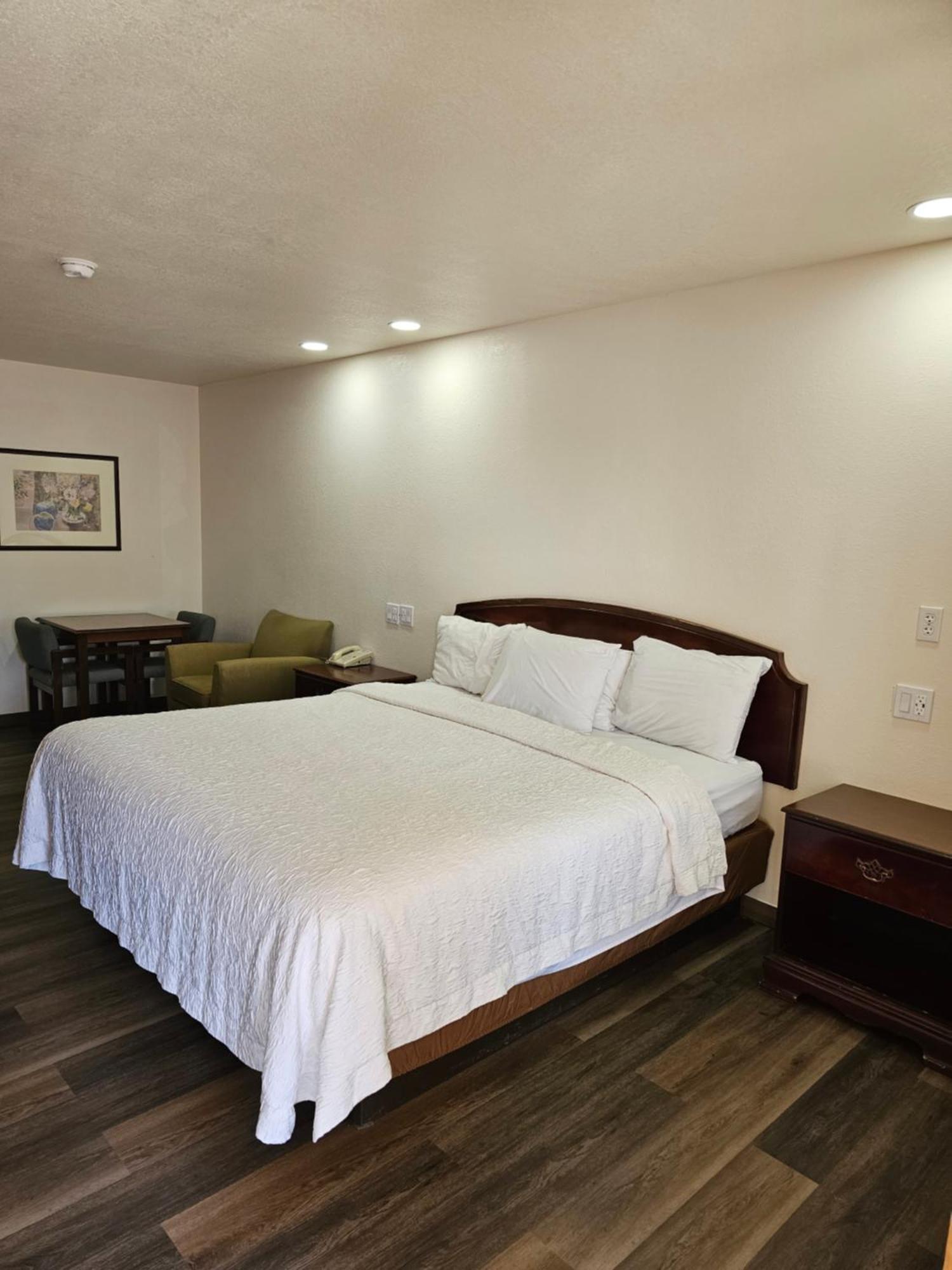 טוקומקארי Rodeway Inn מראה חיצוני תמונה