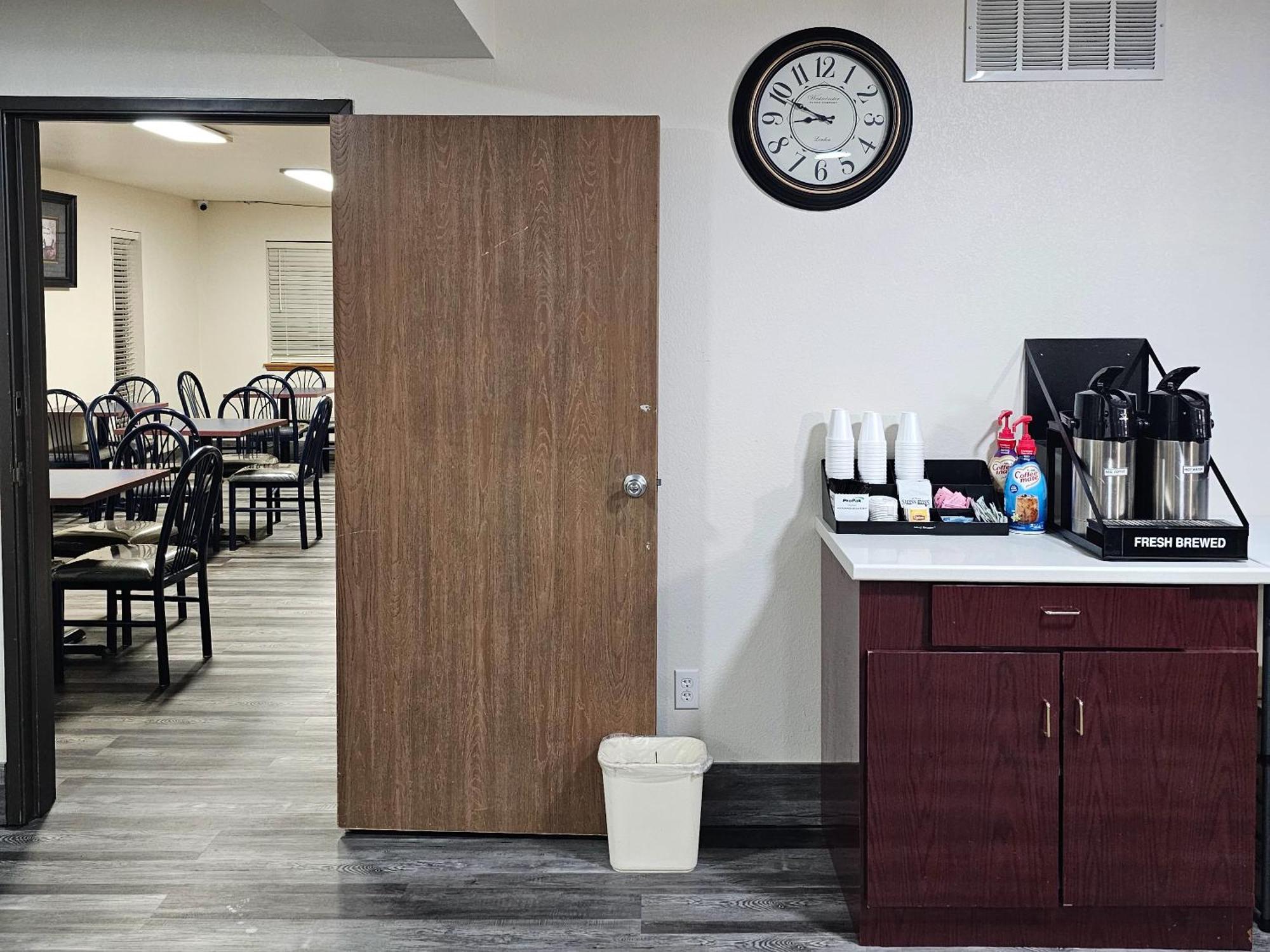 טוקומקארי Rodeway Inn מראה חיצוני תמונה