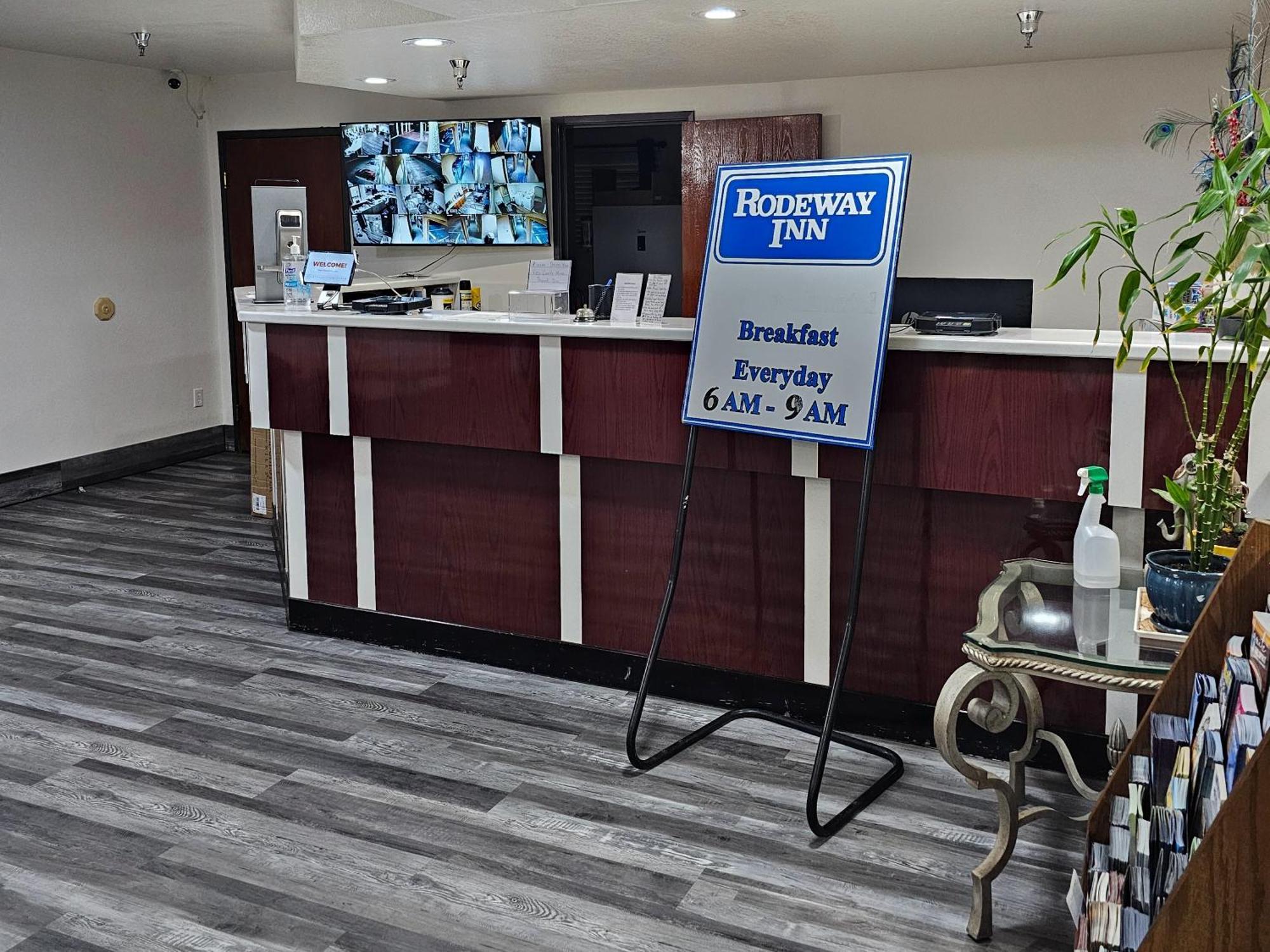 טוקומקארי Rodeway Inn מראה חיצוני תמונה